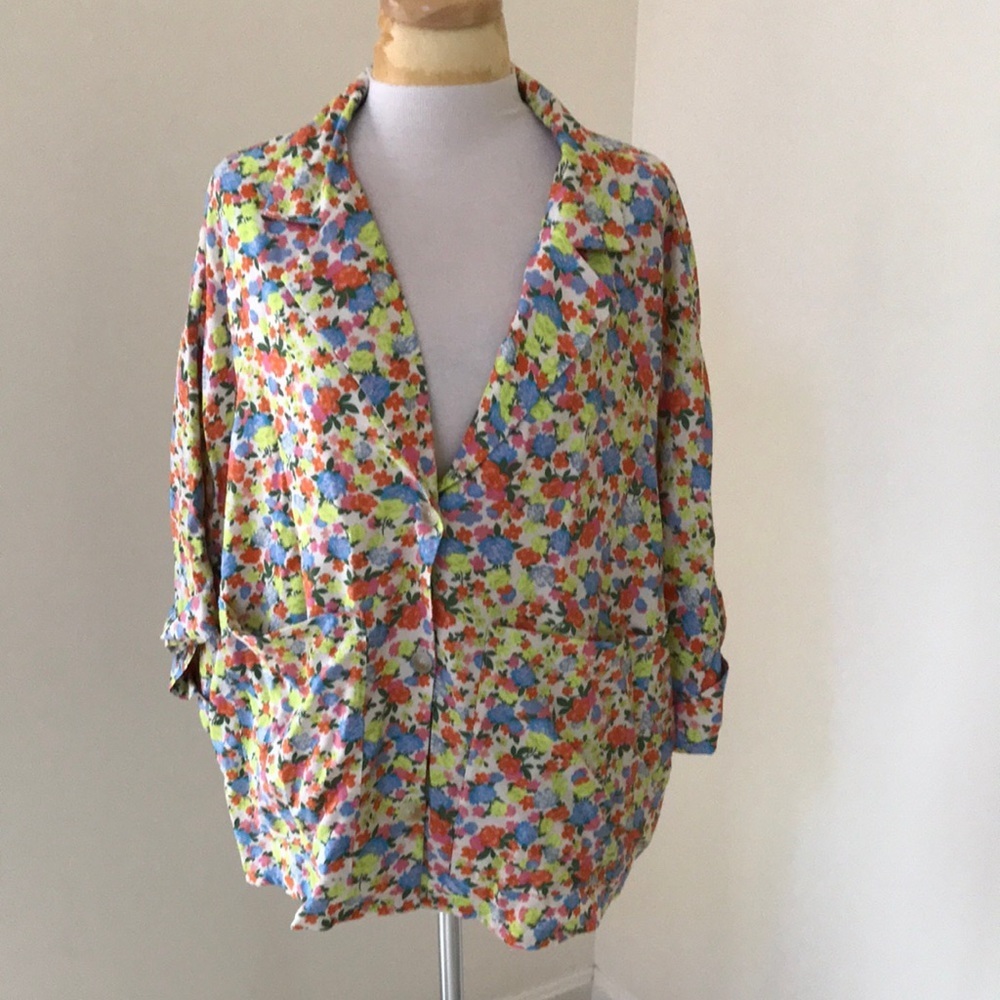 ASOS SZ 14,floral front button loose shirt top with pockets.